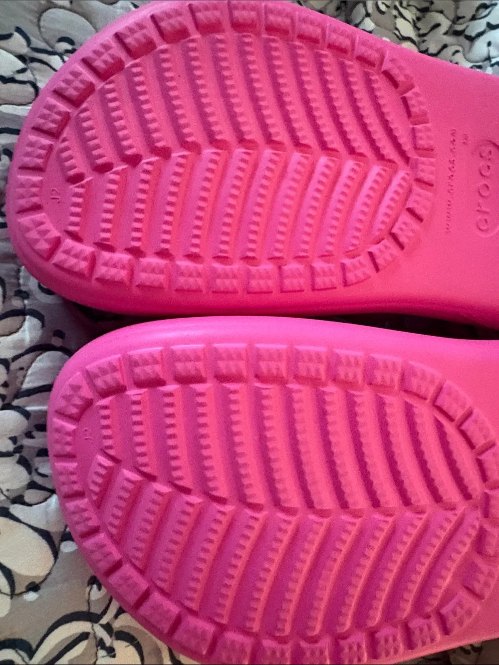 Size 7, women’s five men, hot pink CROCS classic crush clogs platform